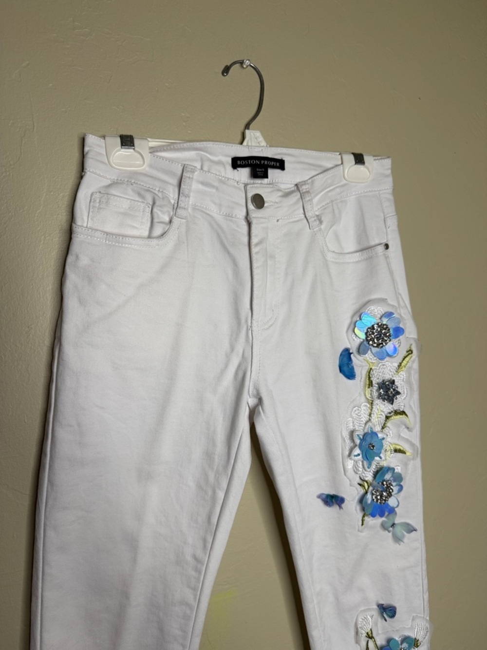 Boston Proper White Embroidered Floral Jeans with Blue Appliqué - Picture 2 of 8
